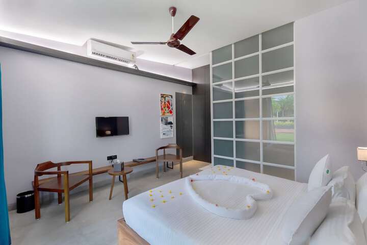 Room 5 of 74