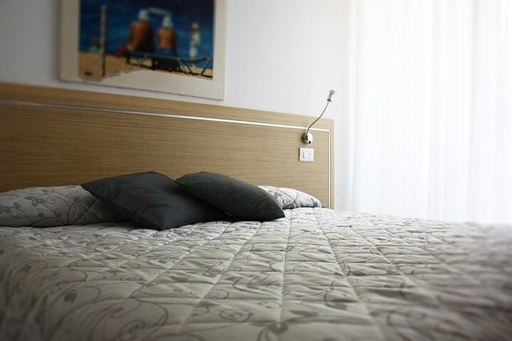 Room 7 of 32