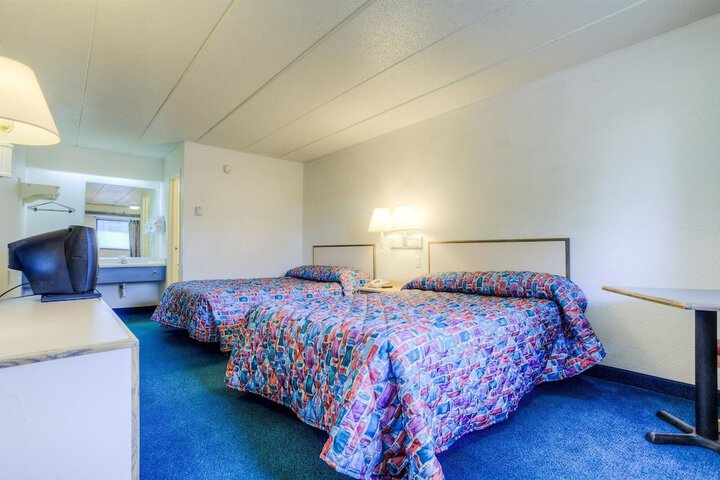 Room 27 of 47