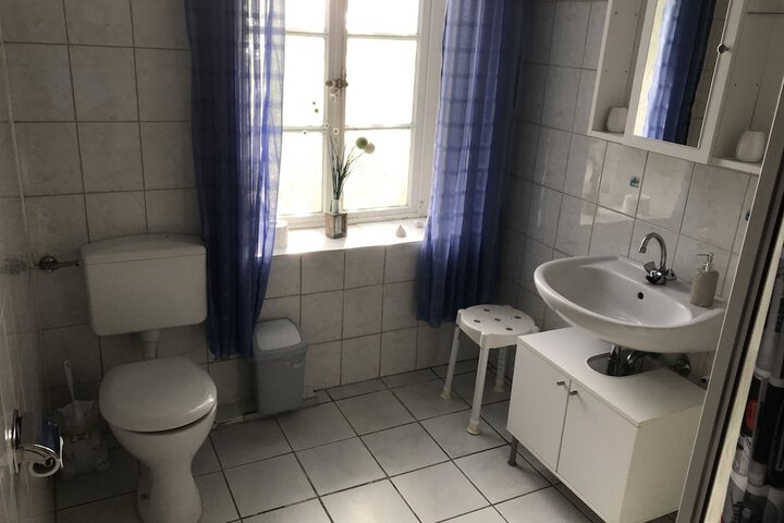 Room 100 of 117