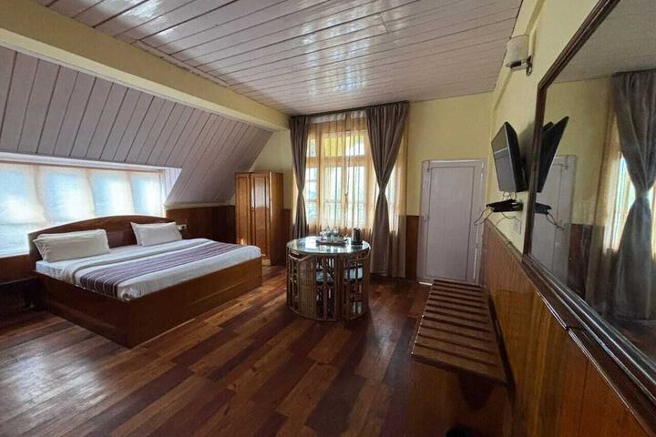 Room 7 of 17