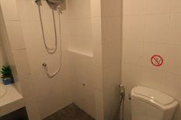 Room 6 of 42