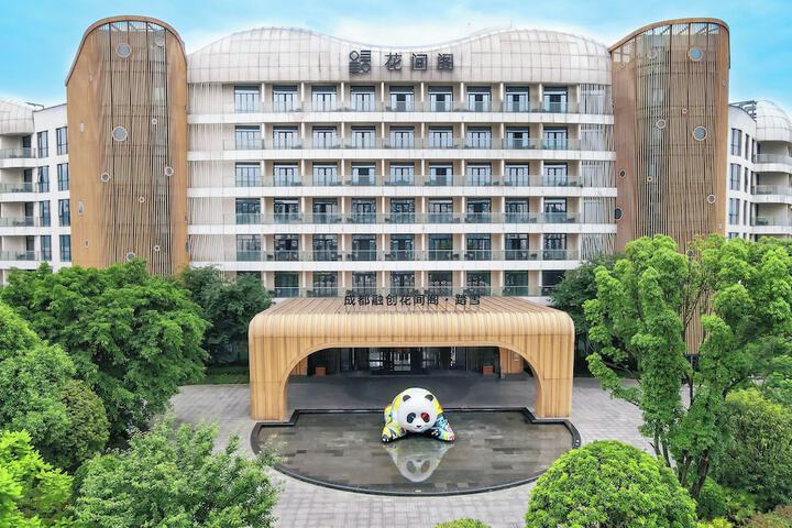 Blossom Attic DuJiangYan