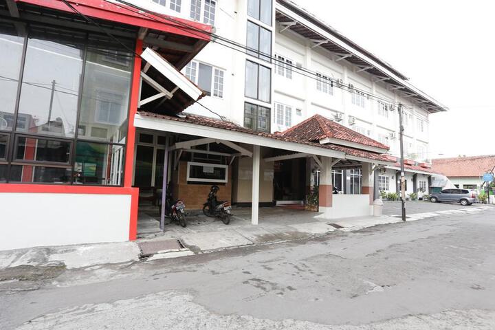 RedDoorz near UGM