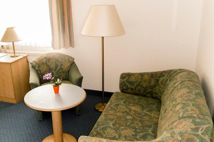 Room 9 of 22