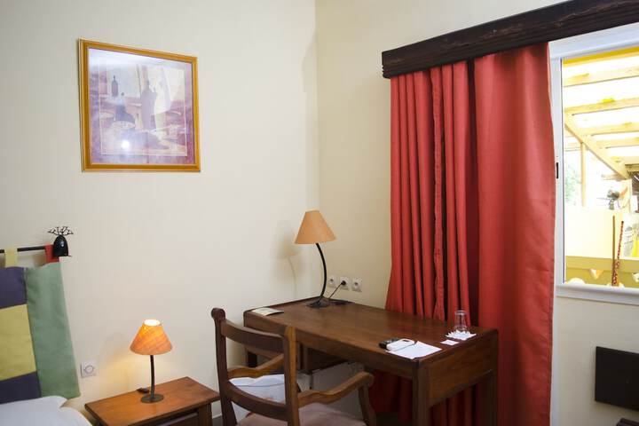 Room 25 of 100