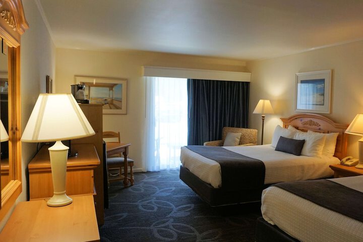 1 Queen Bed (7 of 14)