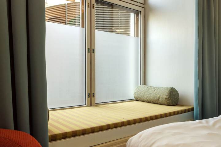Room 32 of 69