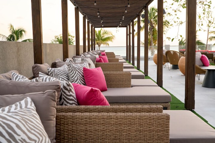 Sundeck 69 of 87