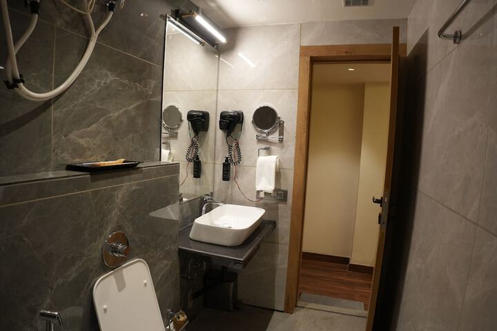 Room 13 of 20