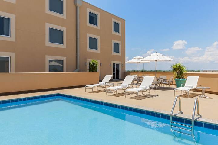 Hotel Pool
