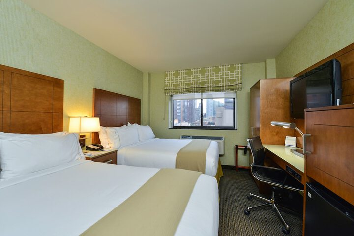 Double Bed Accessible (6 of 7)
