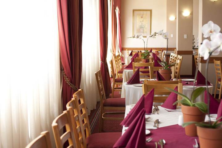 Dining 56 of 77