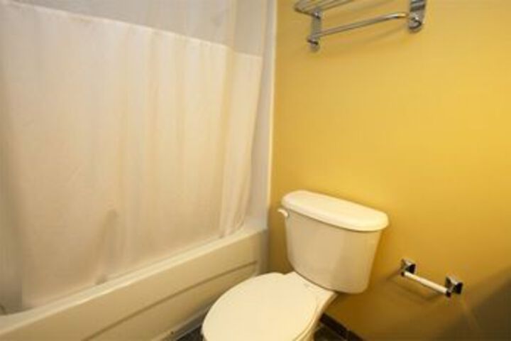 Room 6 of 24