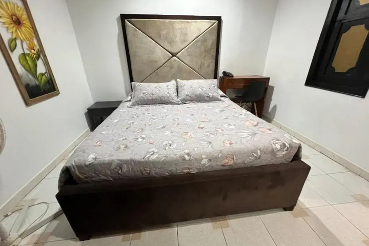 Room 4 of 12