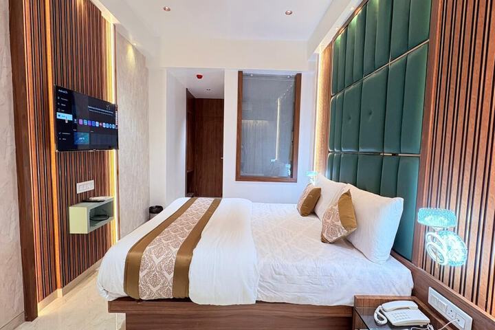 Room 10 of 34