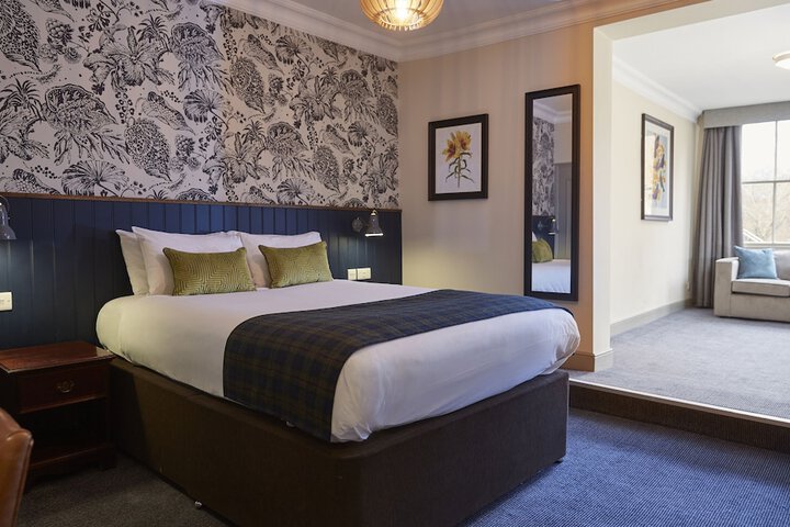 Room 4 of 36