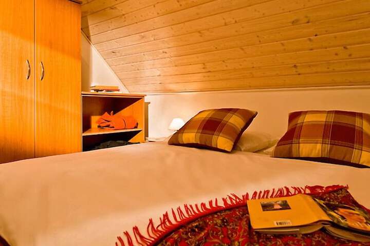 Room 4 of 63