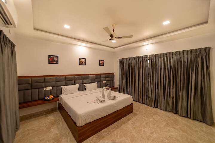 Room 4 of 20