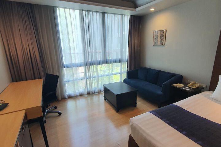 Room 21 of 103
