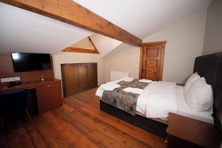 Room 14 of 27