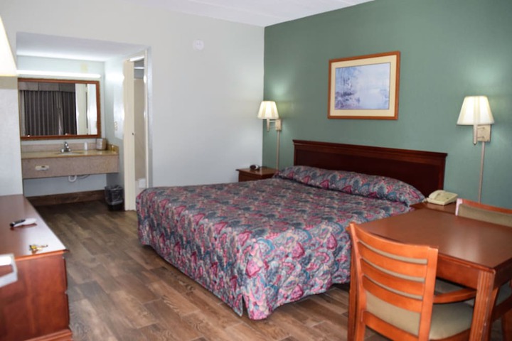 Room 10 of 29