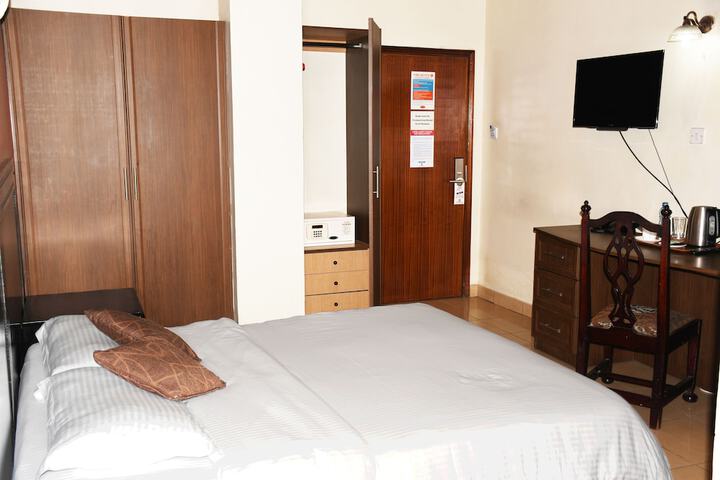 Room 6 of 25