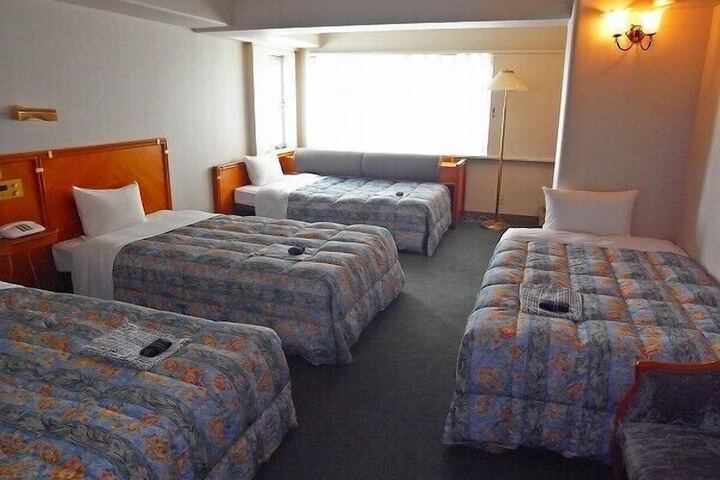 Room 7 of 16