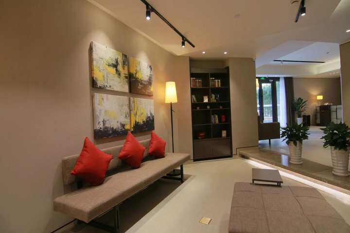 Room 3 of 9