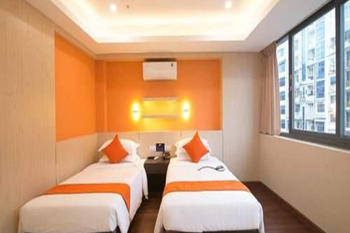 Room 7 of 31