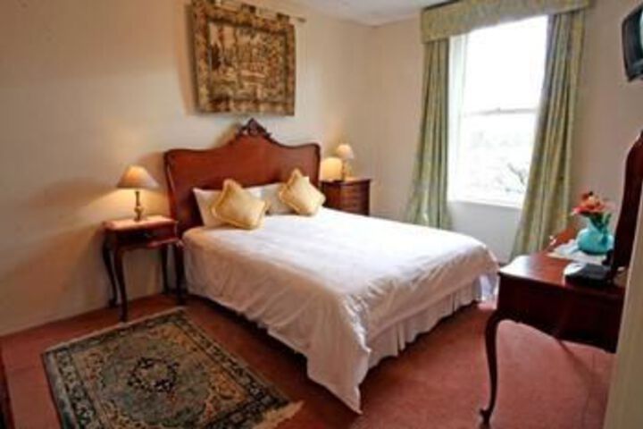 Room 4 of 7