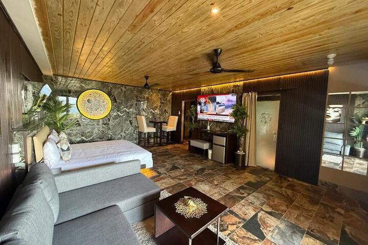 Room 17 of 157