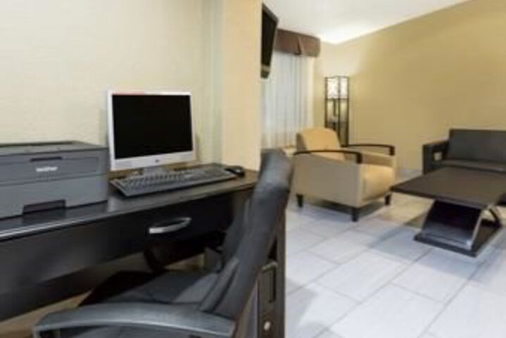 Business Center 7 of 49