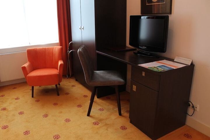 Room 18 of 48