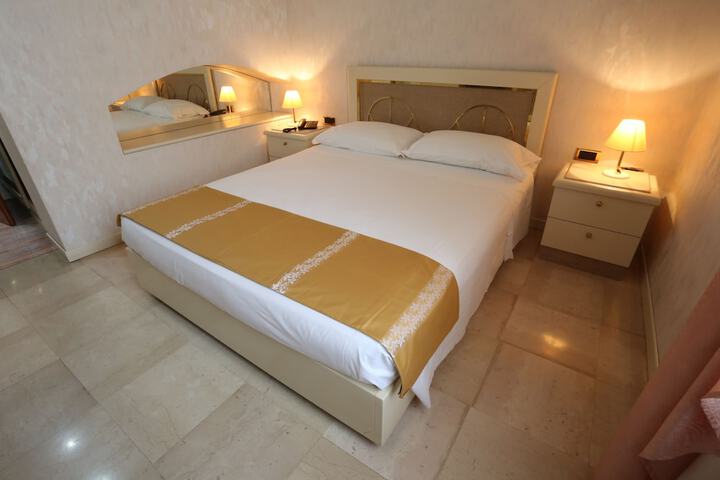 Room 13 of 43