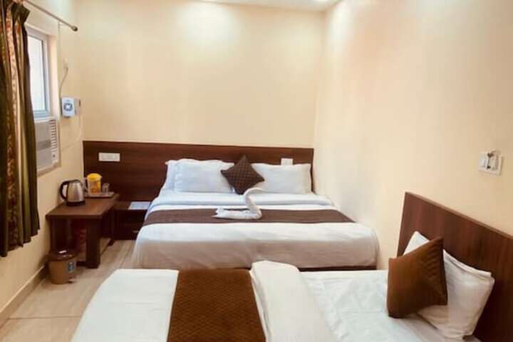Room 7 of 9