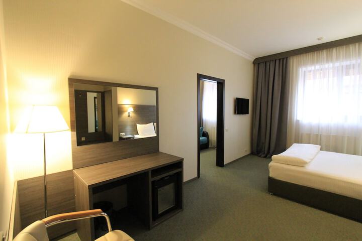 Room 25 of 42