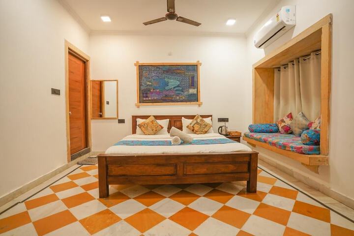 Room 15 of 29