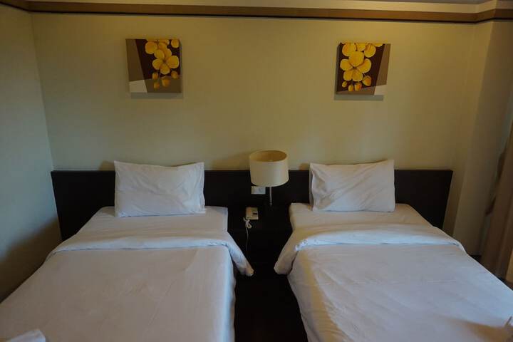 Room 12 of 52