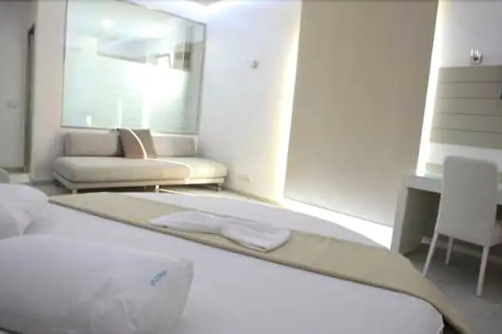 Room 4 of 15