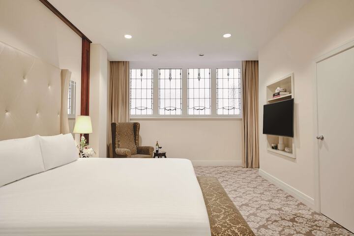 Room 36 of 100