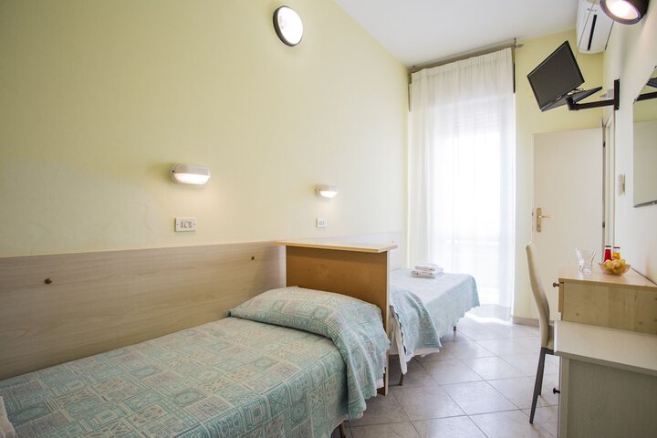 Room 17 of 34