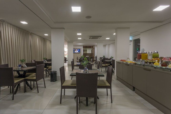 Dining 33 of 47