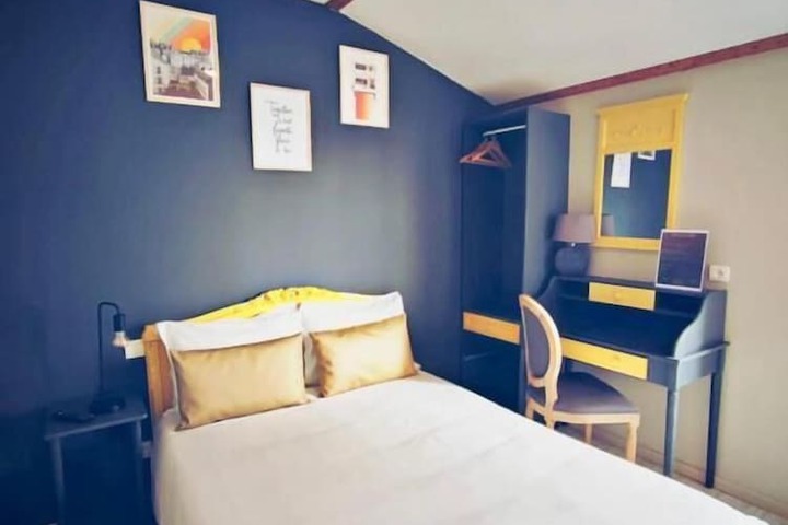 Room 3 of 40