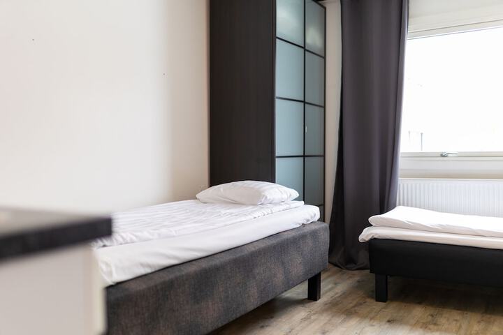 Room 32 of 89