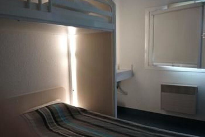Room 6 of 32