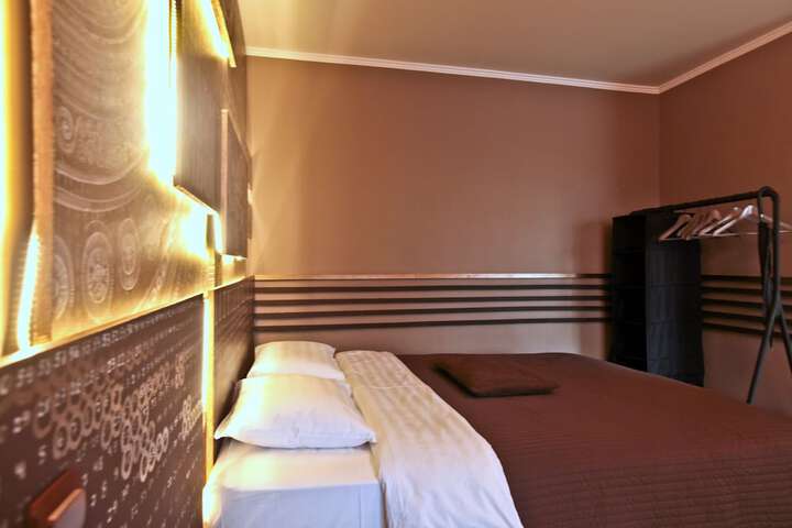 Room 14 of 164