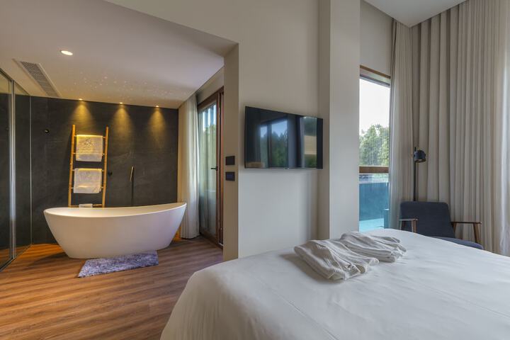Room 32 of 111