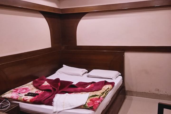 Room 6 of 45