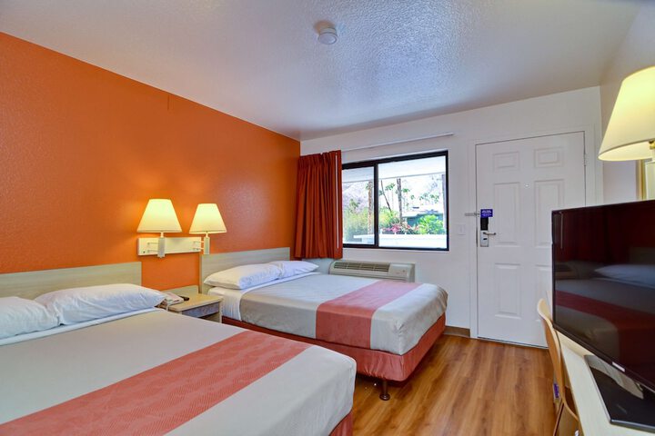 1 Queen Bed (22 of 23)